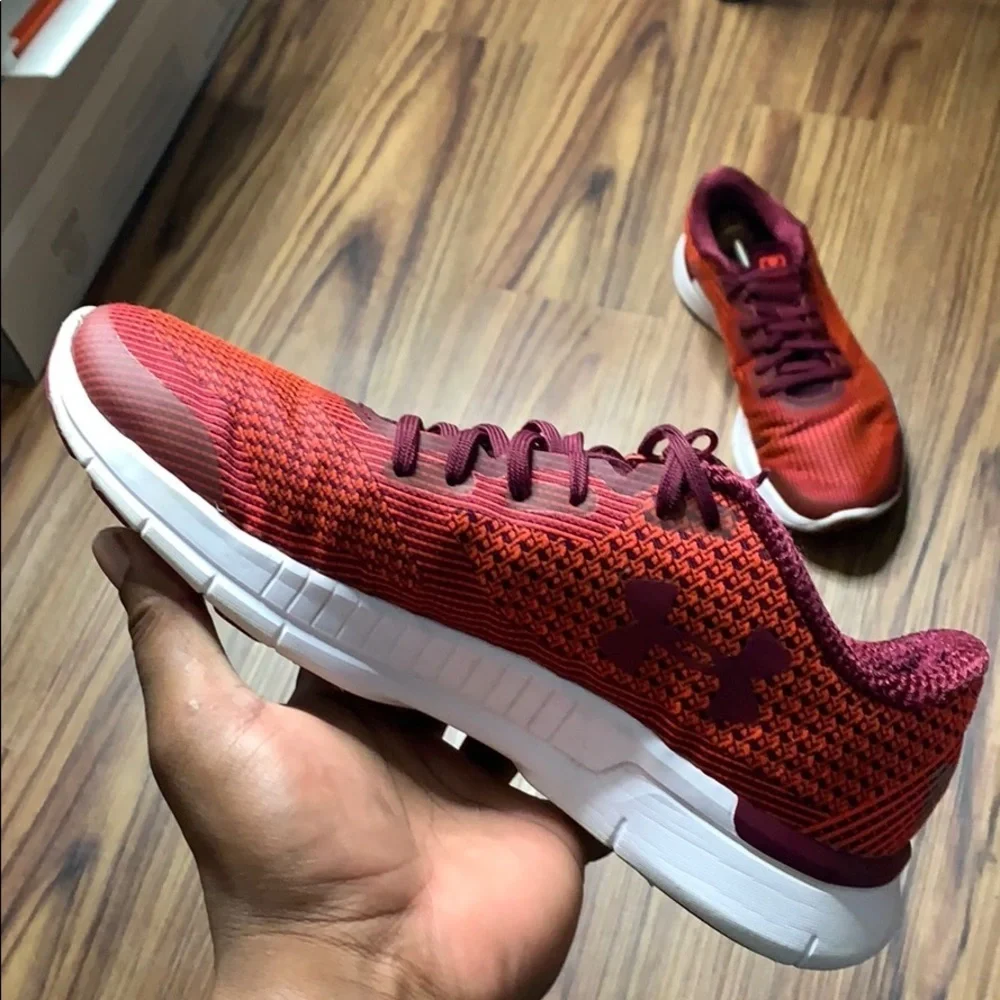 Under Armour Charged WMNS Running  Sneakers